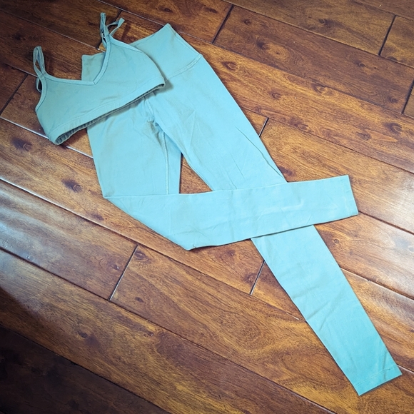 Beyond Yoga Featherweight Bra and Spacedye Leggings 2 Piece SET - Picture 3 of 7